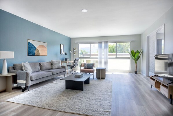 Fernseher, Stereoanlage