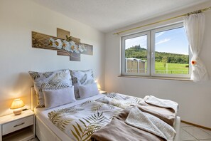 1 bedroom, iron/ironing board, free WiFi, bed sheets - Apartment 'Ayleen' with Mountain View, Private Terrace and Wi-Fi (Hechingen-Boll)