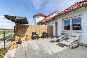 Terrace/patio - Apartment 'Ayleen' with Mountain View, Private Terrace and Wi-Fi (Hechingen-Boll)