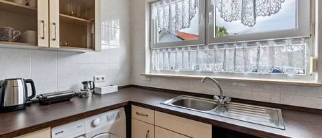 Kühlschrank, Ofen, Herdplatte, Geschirrspüler