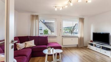 Fernseher, DVD-Player, Stereoanlage