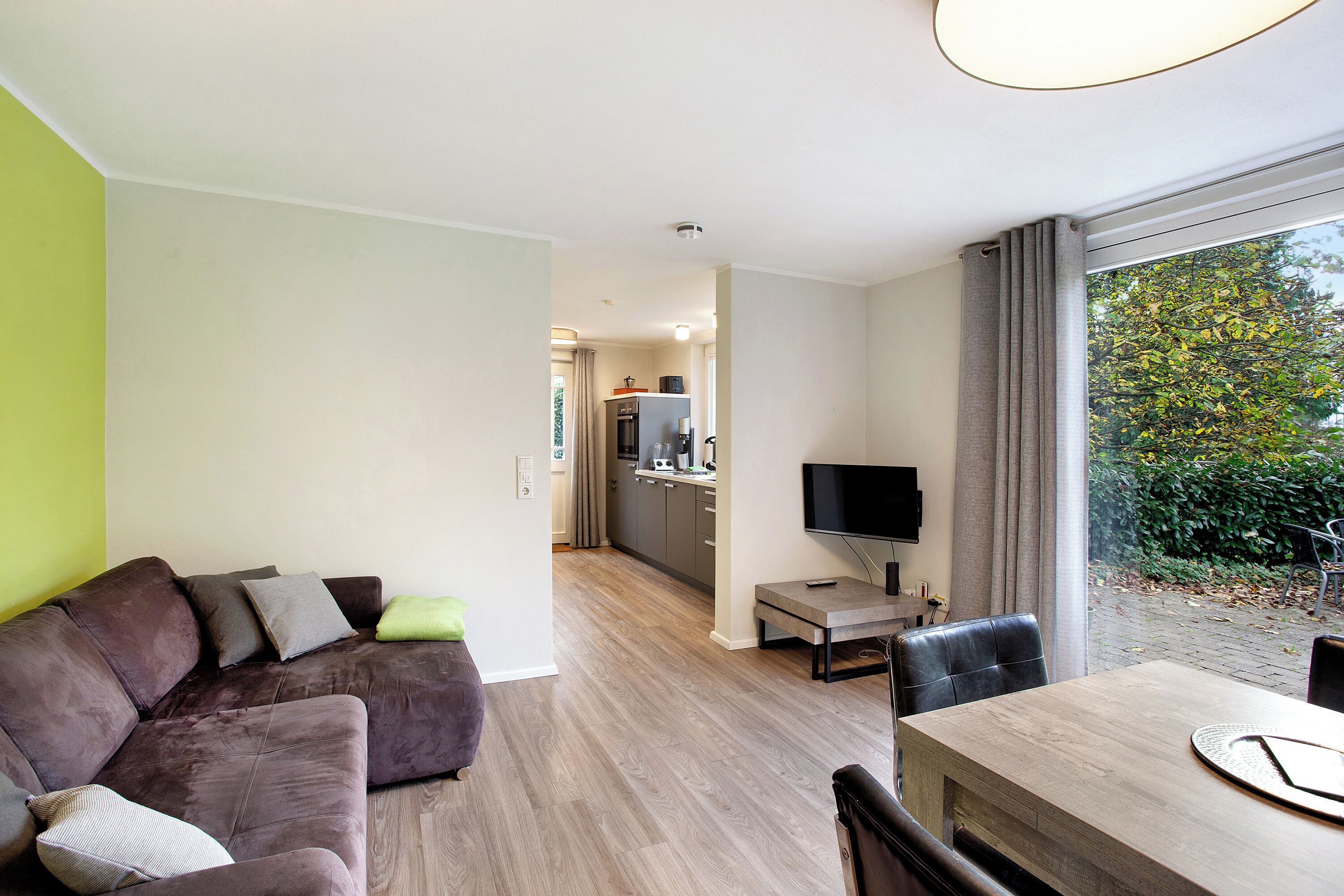 Fernseher, Tischtennisplatte