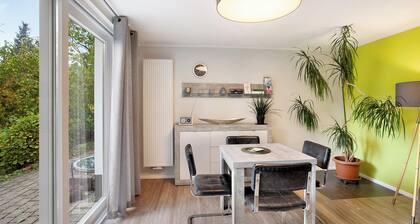 Ferienwohnung Im Eichholz" mit privater Terrasse, Gemeinschaftsgarten und WLAN