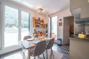 Dining - Chamonix Sud - Bâtiment E 339, Chamonix, France (Chamonix)