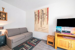 TV - Chamonix Sud - Bâtiment E 339, Chamonix, France (Chamonix)