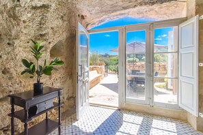 Interior - Pleasant stone house & jacuzzi St Martin, Mġarr, Malta (Mġarr)