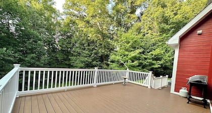 Redbud Retreat - Redbud Retreat