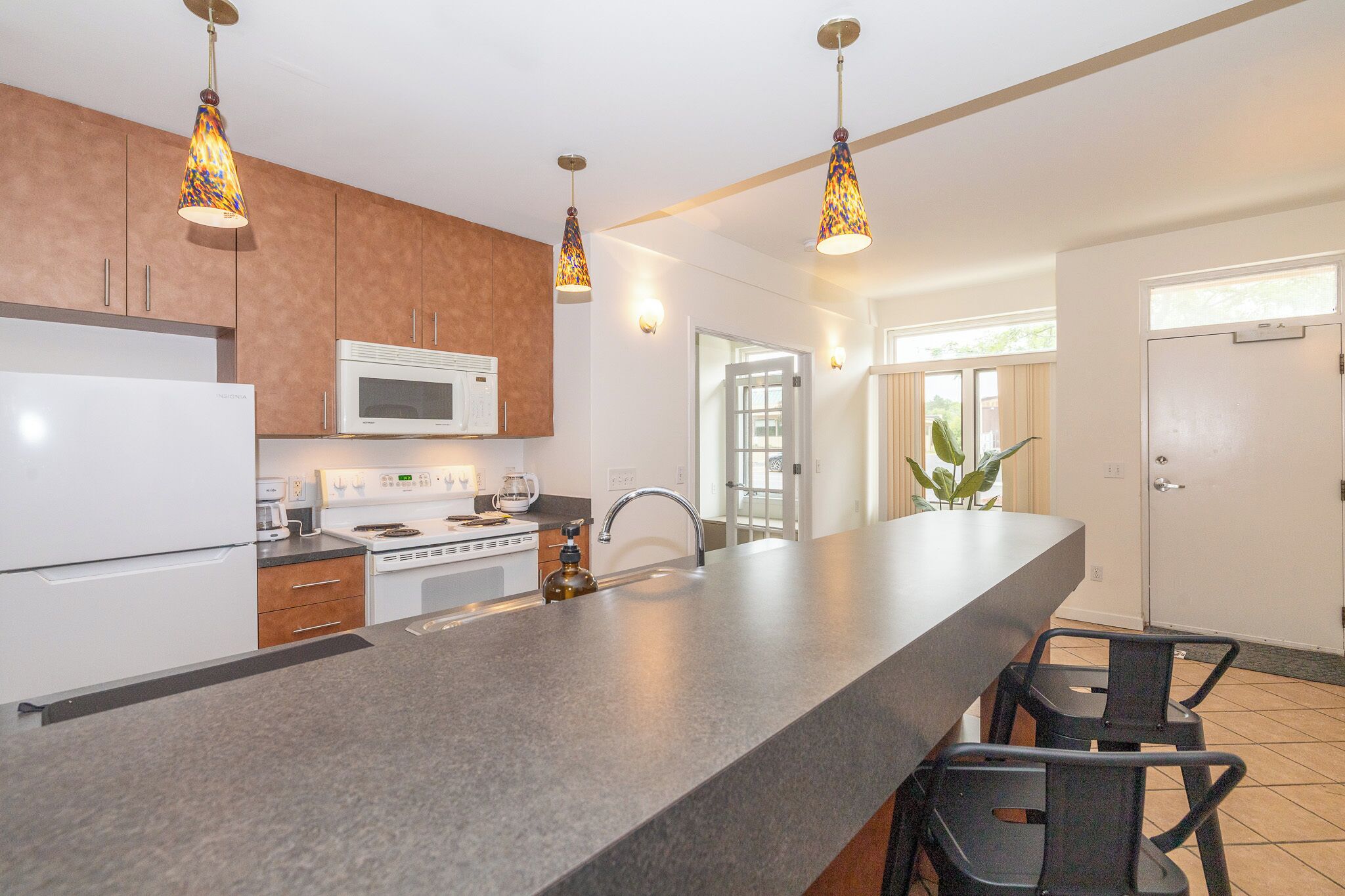 Refrigerador, microondas, horno y parrilla de estufa 