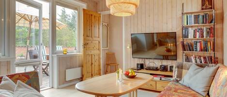 TV, fireplace, DVD player