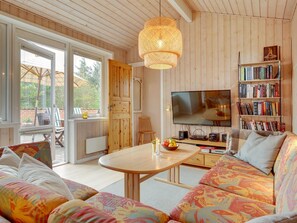 TV, fireplace, DVD player