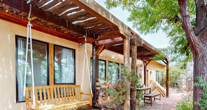 Mtn-view home with private hot tub, fireplace, private patio, grill, streaming