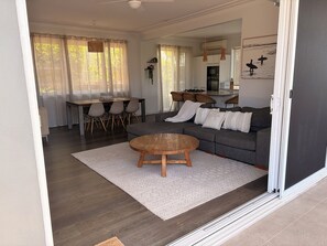 Smart TV, computer monitors