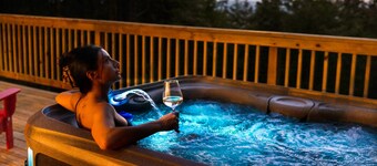 Glamping dome w/hot tub & fire pit