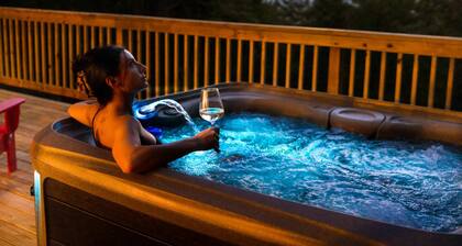 Glamping dome w/hot tub & fire pit