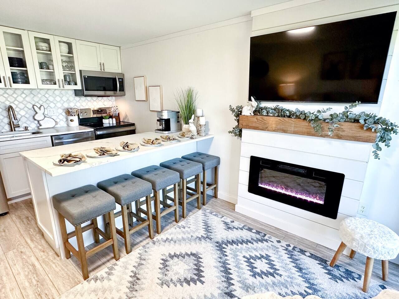 Réfrigérateur, micro-ondes, four, plaque de cuisson