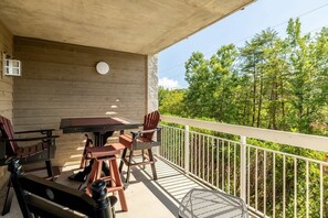 Outdoor dining - King Suites, Patio, Indoor Pool, Just Off Parkway, Covered Patio, Seasonal Outdoor Pool with Lazy River, Two King Suites and Queen Sleeper Sofa, Near Dollywood & Smoky Mountains, 24/7 Hospitality, Cozy Living Space (Pigeon Forge)