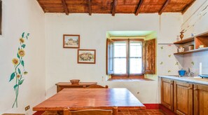 Dining - Exclusive apartment with fireplace (Castelfranco Piandiscò)