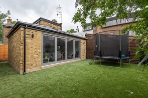 Apartment | 2 bedrooms, Internet - Stylish Family Home by Twickenham Stadium by Underthedoormat (Twickenham)