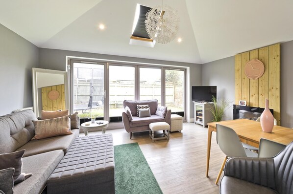 Apartment | 2 bedrooms, Internet - Stylish Family Home by Twickenham Stadium by Underthedoormat (Twickenham)