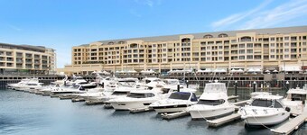 Belle Escapes - Glenelg Seaside Apartment