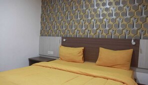 In-room safe, desk, free WiFi - Smart Dream Aeropolis Ar2 (Tangerang)