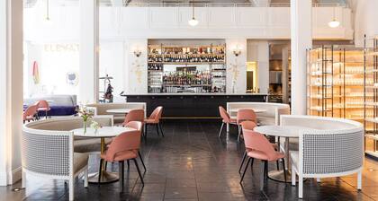 Chic Urban Couples Retreat: Perfect Getaway `n RVA