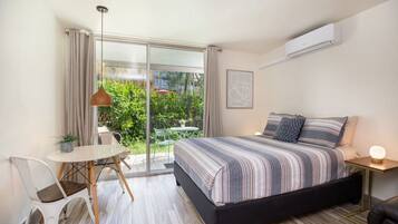 1 habitación, tabla de planchar con plancha, wifi gratis y ropa de cama