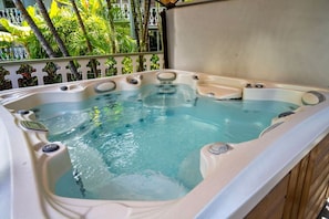 Outdoor spa tub