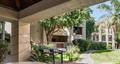 Gated complex, Near Biltmore's Fine Dining & Shopping, Heated Pool, Spa & Fitness Room + FREE GOLF!
