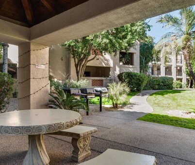 Gated complex, Near Biltmore's Fine Dining & Shopping, Heated Pool, Spa & Fitness Room + FREE GOLF!