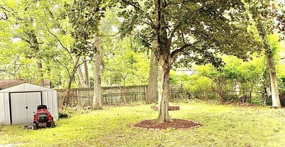 Luxury 5 Bedroom Ranch Home: Walk to Notre Dame Campus / 2 Full Baths +Game Room