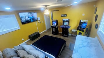 5 habitaciones, escritorio, tabla de planchar con plancha y wifi
