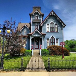 Exterior - Blue Room at the Feitshans House (Springfield)