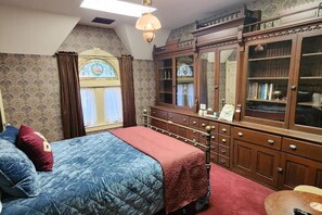 1 bedroom, desk, WiFi, bed sheets