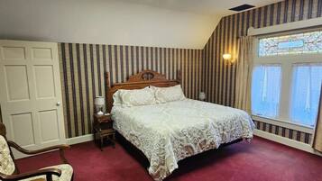 1 bedroom, desk, WiFi, bed sheets