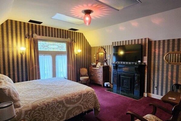 1 bedroom, desk, WiFi, bed sheets - Gold Room at the Feitshans House (Springfield)