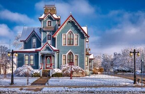 Exterior - Gold Room at the Feitshans House (Springfield)