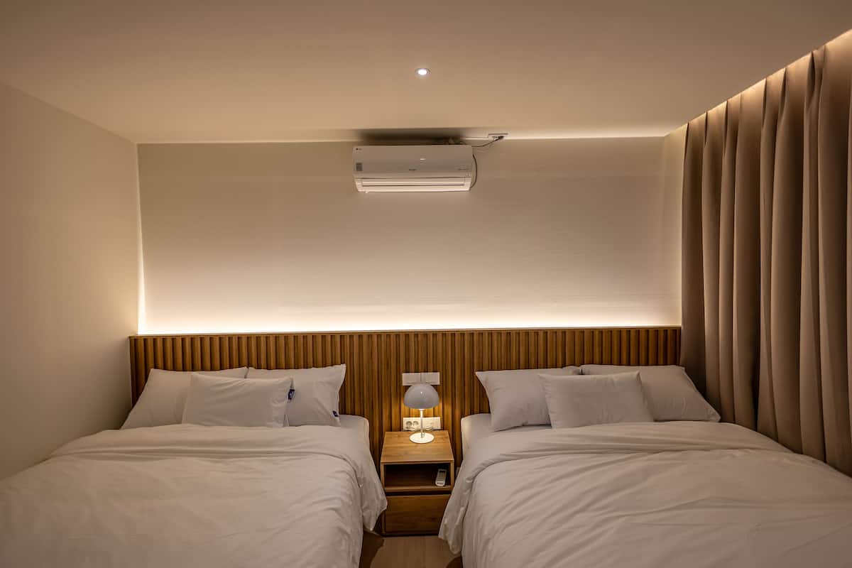 1 間臥室、高級寢具、羽絨被、筆電工作空間