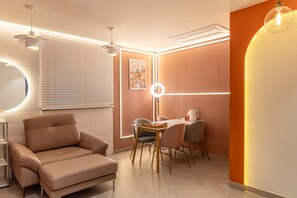 Duplex Double Party Room205 (Duplex , 2 Bathrooms) | Living area | 60-inch LCD TV with digital channels, video-game console, Netflix - Pavilla (Ulsan)