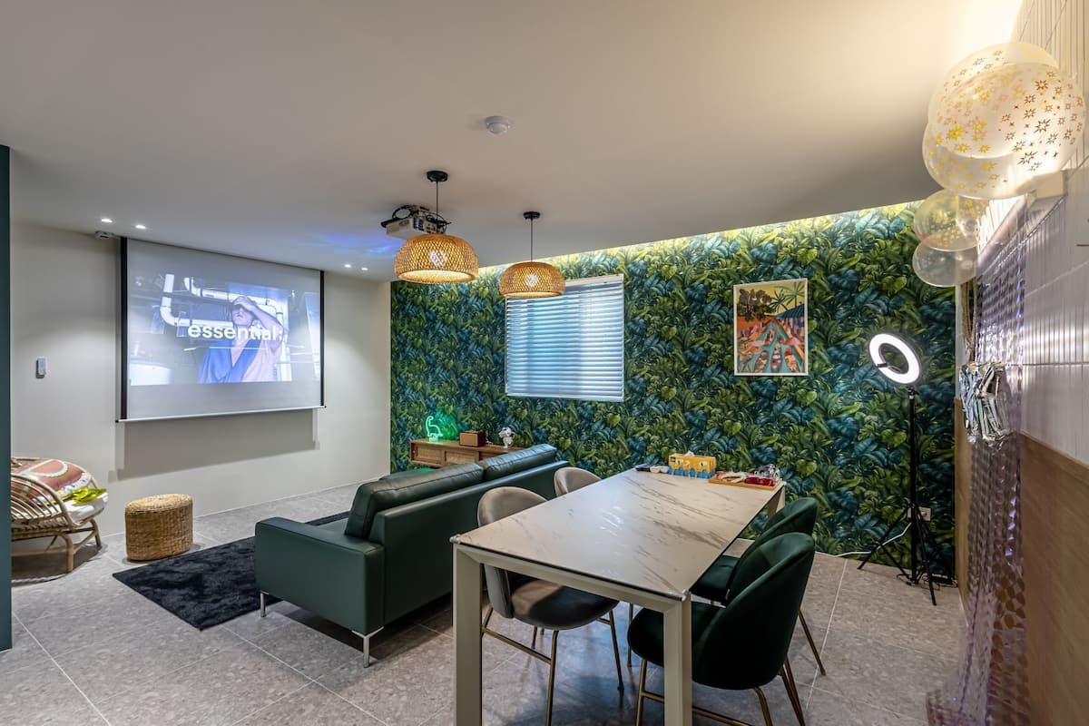 Duplex Double Party Room 201 (2nd Floor + 3rd Floor, 2 Bathrooms) | 1 多间卧室、高档床上用品、羽绒被、特色装修