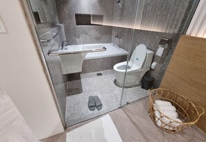 Duplex Double Party Room205 (Duplex , 2 Bathrooms) | Bathroom | Combined shower/tub, spring water tub, designer toiletries, hair dryer - Pavilla (Ulsan)
