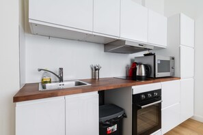 Fridge, microwave, oven, stovetop - Appartement cosy refait a neuf - Paris 19 - 4P (Paris)