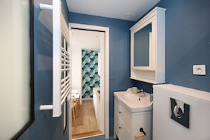 Shower, hair dryer, towels, shampoo - Studio original et reposant - Paris 10 - 2P (Paris)