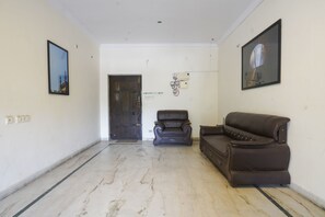 Lobby - iROOMZ Grand Aarvi Suites (Hyderabad)