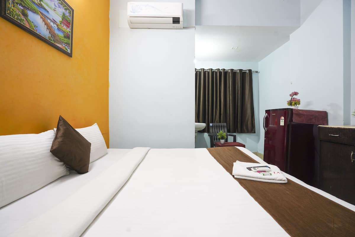 1 bedroom, bed sheets