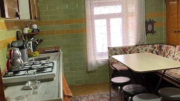 Full-size fridge, dishwasher, cookware/dishes/utensils