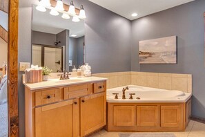 Assecador de cabells, tovalloles, xampú i paper higiènic 