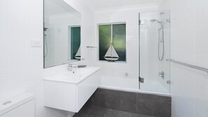 Bathroom - Avoca Paradise Getaway (Avoca Beach)