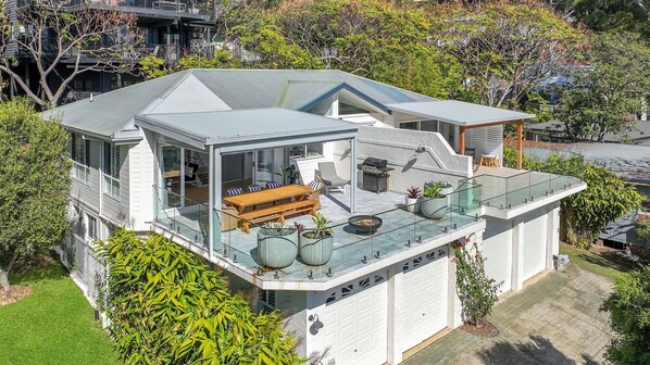 Outdoor dining - Avoca Paradise Getaway (Avoca Beach)