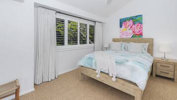 4 bedrooms, WiFi, bed sheets